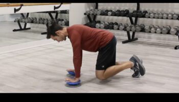 Dinamiskais duets: augšstilbu un ikru treniņi līdzsvarotam kāju spēkam