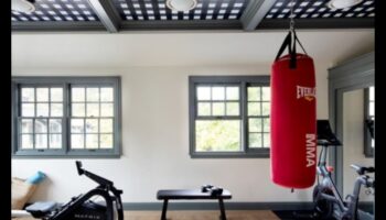 Trenažieru zāle elegants: stilīgs vingrošanas aprīkojums, lai paaugstinātu jūsu mājas treniņu telpu